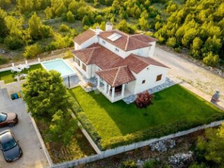 DUBRAVA KOD ŠIBENIKA - PREKRASNA VILLA SA BAZENOM, 282 m2