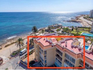 Renovated ground floor bungalow with sea views 40 m from..