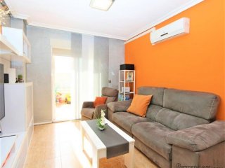 Apartamento en planta baja con terraza amplia orientación..
