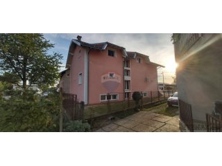 Zagreb, Sesvete - Kuća od 360 m2, dva stana + dva poslovna