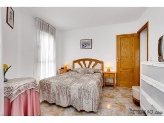 Apartamento en primera planta. Consta de 2 habitaciones, 1..