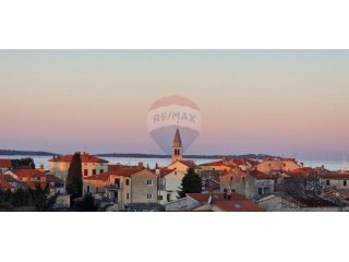 Istra, Fažana - dvoetažni stan 208 m2, pogled more