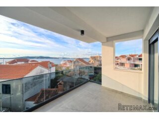 BRODARICA- PENTHOUSE 120M OD MORA BS4