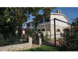 Prodajemo objekt (kuća, studio apartman, konoba, restoran )..