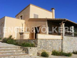 Charming finca with panoramic views..