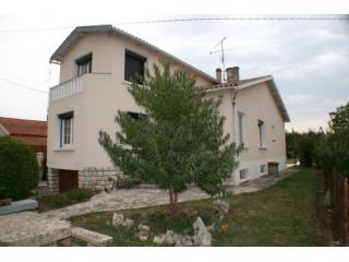 Detached House with 4 Beds/2 Baths. ...