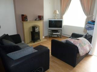*** Modern 2 Bed Located In The Serene..
