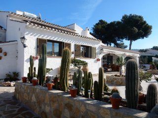 Rustic villa with 4 bedrooms for sale..