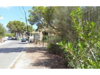 Plot for sale in a quiet area of Santa..
