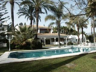Villa - A fantastic luxury south-facing..