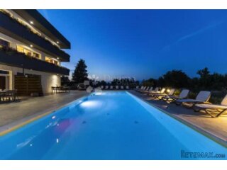 Moderna villa sa bazenom- Žerava