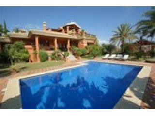 4 Bedrooms - Villa - Malaga - For Sale