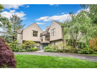 4 bedroom House For Sale: 15 Ponds Lane..