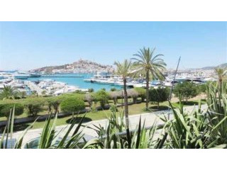 Really nice apartment in the Marina..