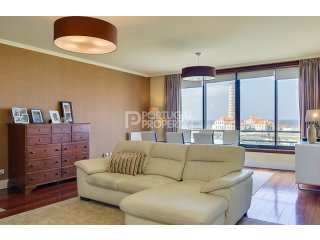Charming 2 Bedroom Apartment in Leca da..
