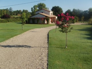 Lovely, bright 4 bed roomed villa in..