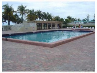 2 bedroom Flat For Sale: 5005 Collins..