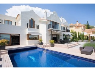 4 Bedrooms - Villa - Malaga - For Sale