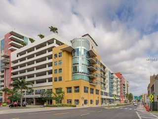 2 bedroom Property For Sale: 1208 EAST..
