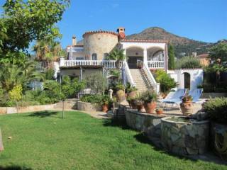 4 Bedrooms - House - Girona - For Sale