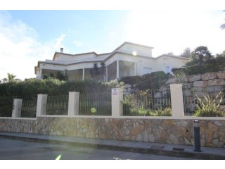 Fabulous 4 bedroom property with..