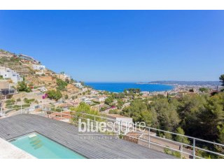 Modern and luxurious villa in one of..