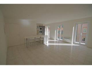 Large two bed in Nice Port