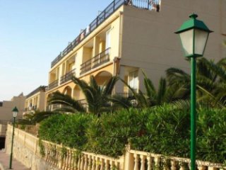 APARTAMENTO EN LA CALA DE LA MANZANERA CON VISTAS AL MAR.