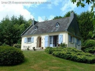 Pretty house on 3 levels, 2 acres in..