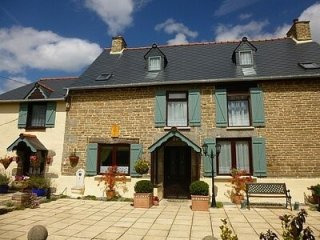 Detached, renovated, traditional stone..