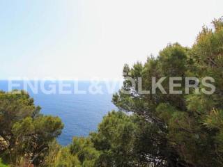 Plot of land on the sea-front