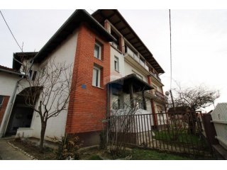 Petrinja, kuća 382 m2, 4 stambene jedinice