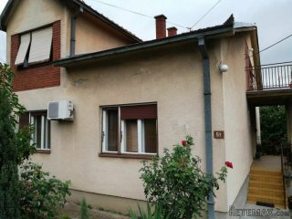 Prodaja kuce 200m2,6 ari placa centar Topola