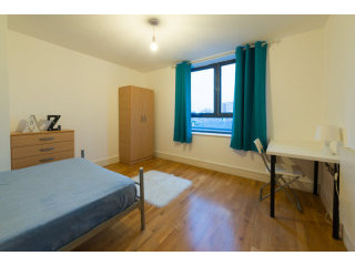 Single with double bed near Canary..