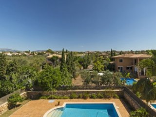 Lovely Family Home In Quiet Residential..