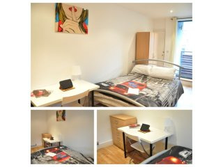 Single with double bed near Canary..