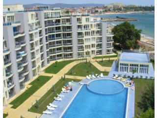 Studio with terrace overlooking the sea..
