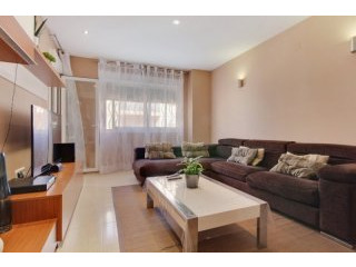 Stunning modern 3 bedroom apartment
