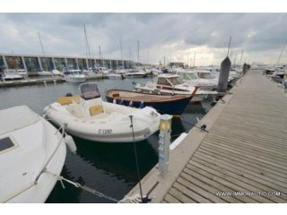 ROSES: Mooring in the yacht harbour of..