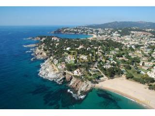 Spectacular 3700 m2 plot located in..