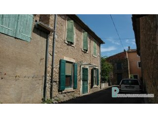 Unmodernised Village House With 5..