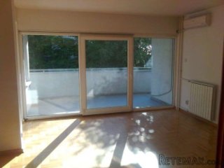 Konjarnik, novogradnja, 3,0 soban, 2 mc, terasa, klima -..