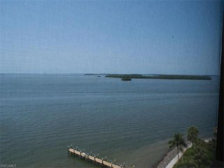2 bedroom Condominium For Sale: Fort..