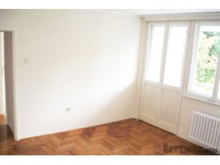Konjarnik, renoviran, terasa, lift, klima, blind vrata -..