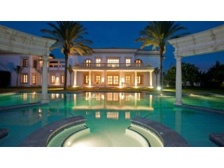 Luxury Mansion Set In A Huge And..