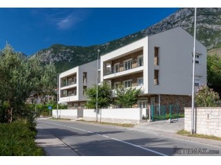 Apart hotel na prvom redu do mora u Risnu