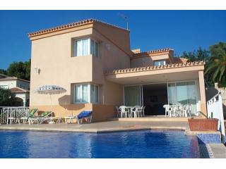 5 Bedrooms - Villa - Alicante - For Sale