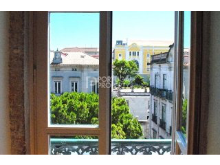 Apartment with Great Views in Chiado