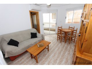 Apartamento a tan solo 250m2 de la playa de La Mata. En..