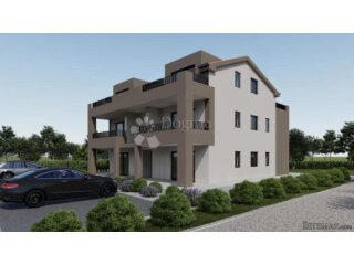 POREČ (okolica) - stan u prizemlju sa vrtom